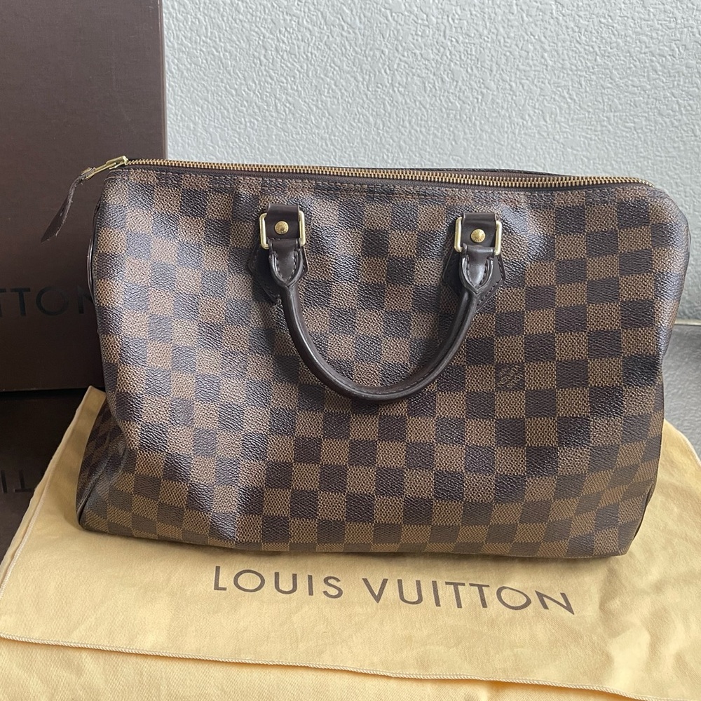 Louis Vuitton Damier Speedy 35. 13.8 x 9.1 x 7.1 inches length x height x width